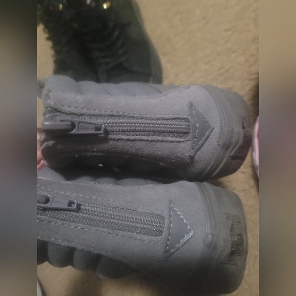 Vans - Picture 9 of 10